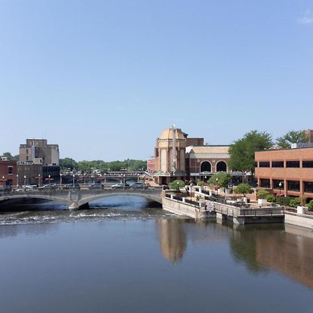 Hometowne Studios By Red Roof And Conference Center Chicago - N Aurora Naperville North Aurora Exteriér fotografie