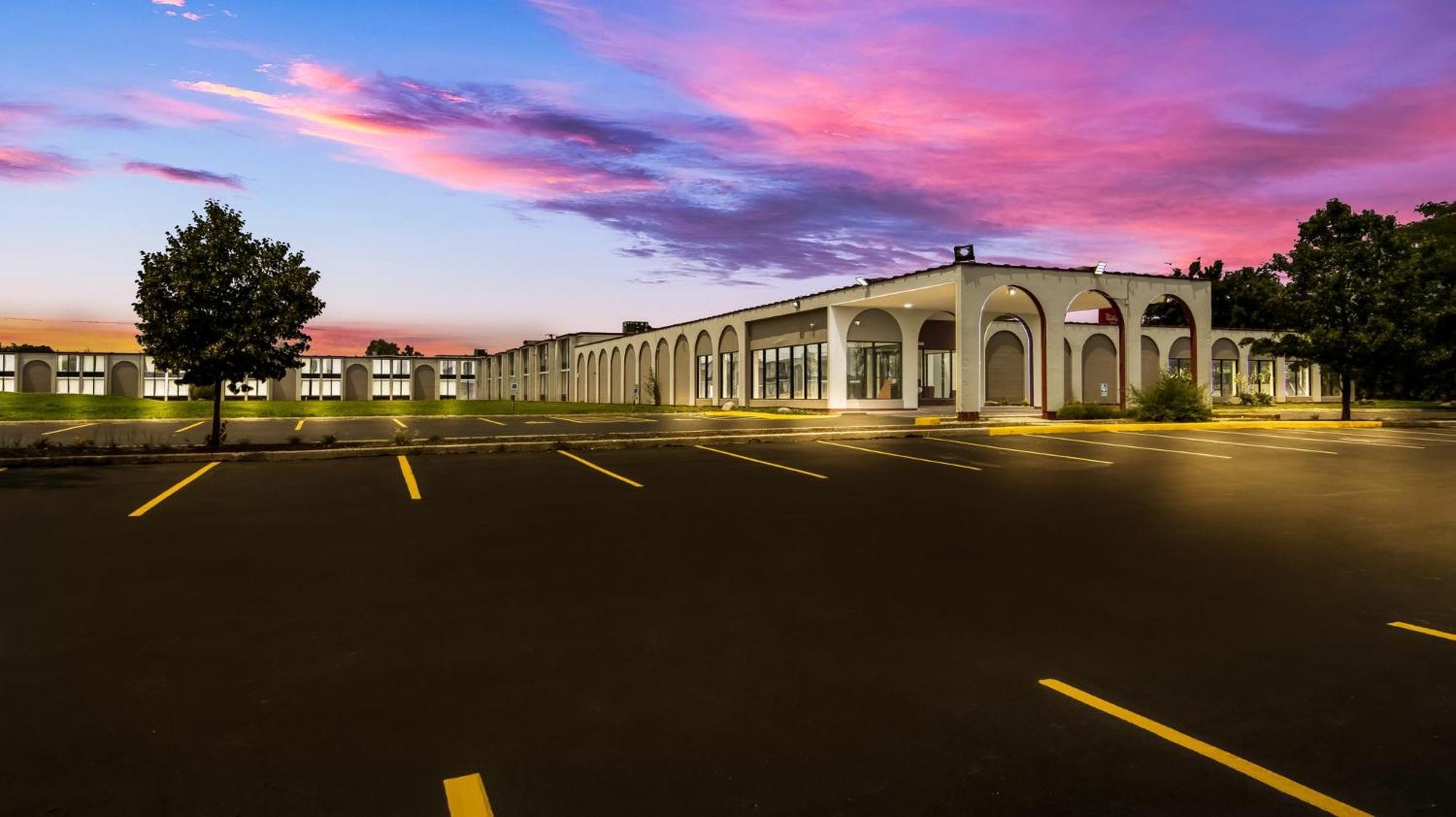 Hometowne Studios By Red Roof And Conference Center Chicago - N Aurora Naperville North Aurora Exteriér fotografie