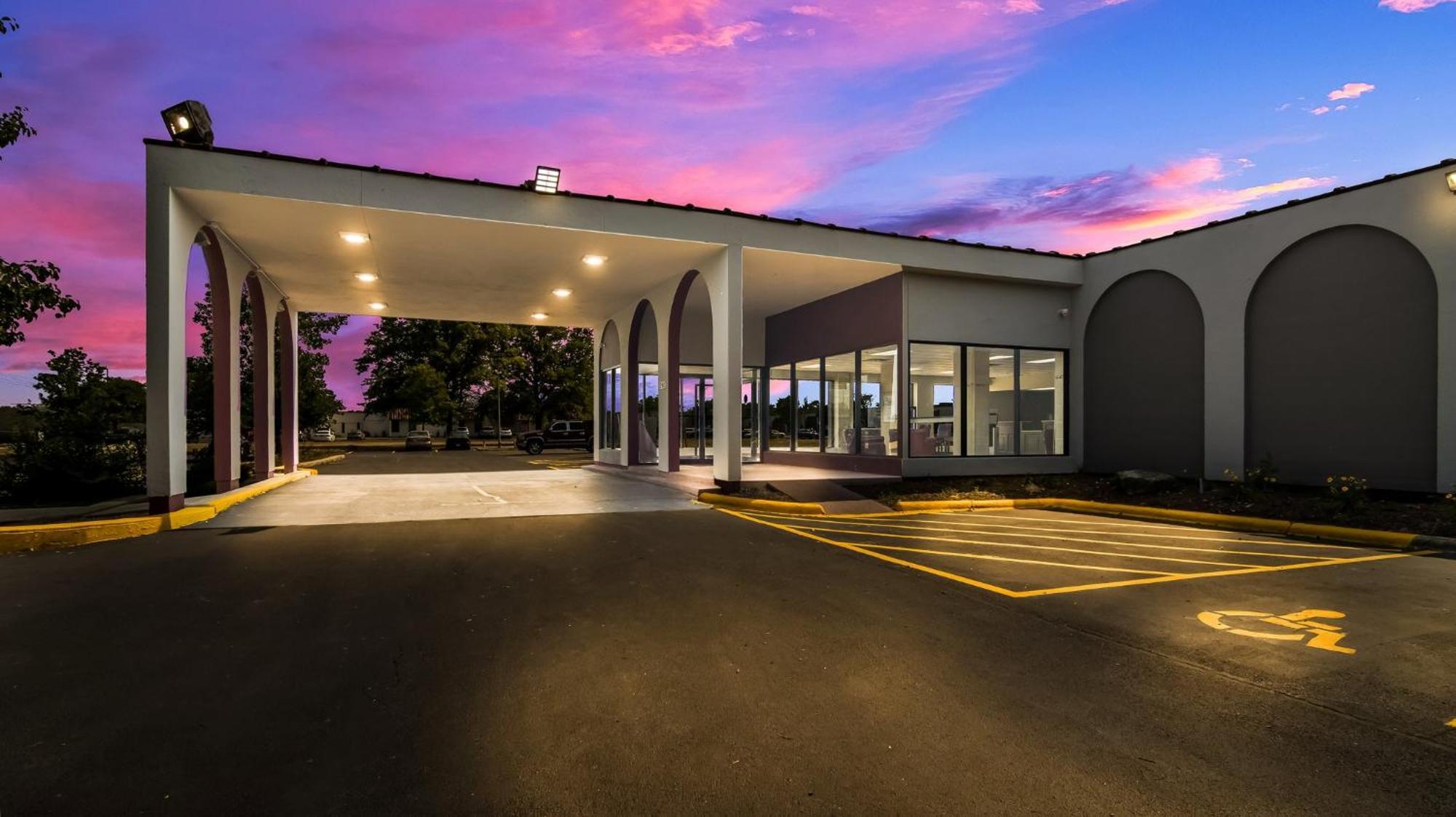 Hometowne Studios By Red Roof And Conference Center Chicago - N Aurora Naperville North Aurora Exteriér fotografie