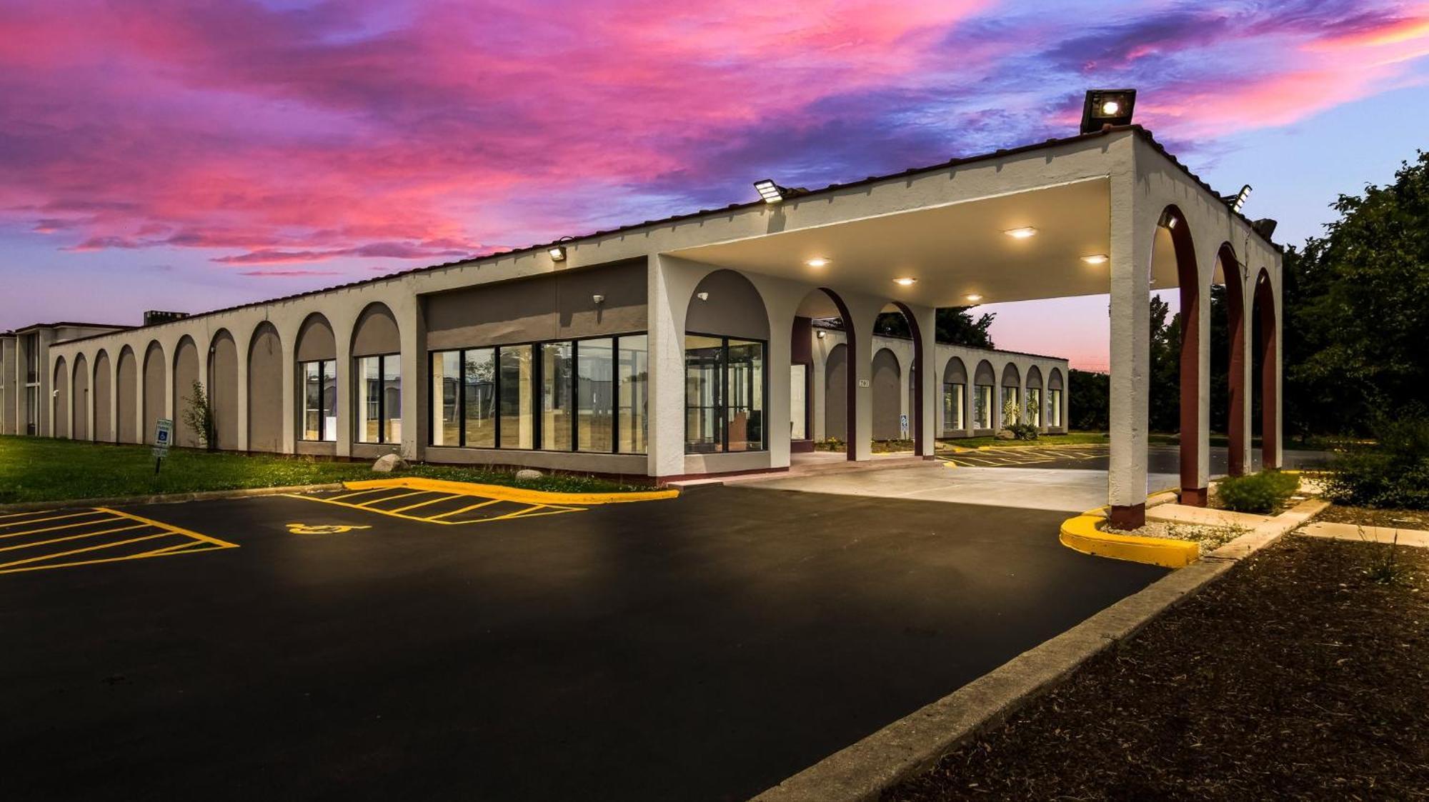 Hometowne Studios By Red Roof And Conference Center Chicago - N Aurora Naperville North Aurora Exteriér fotografie